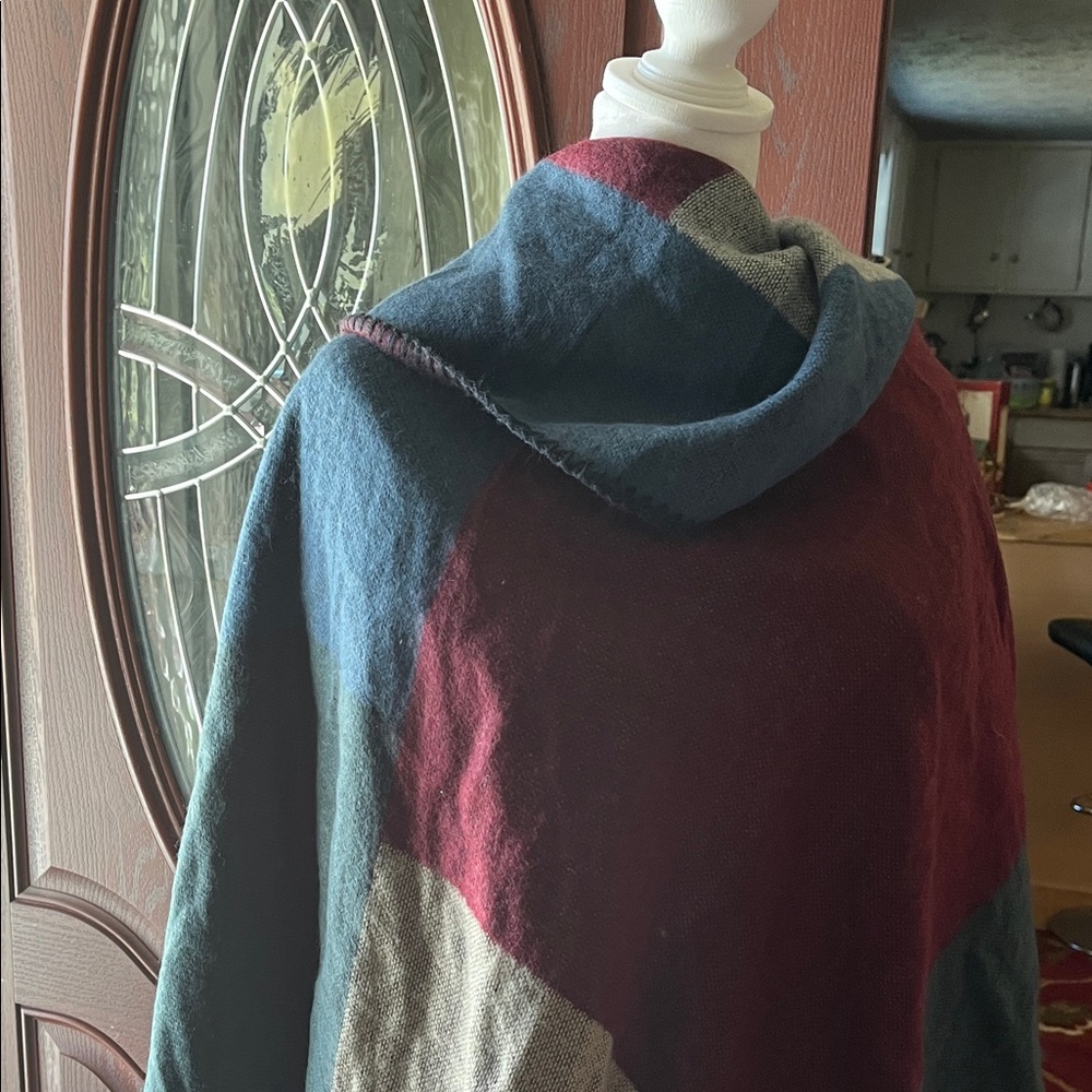 Color Block Poncho - Picture 4 of 9